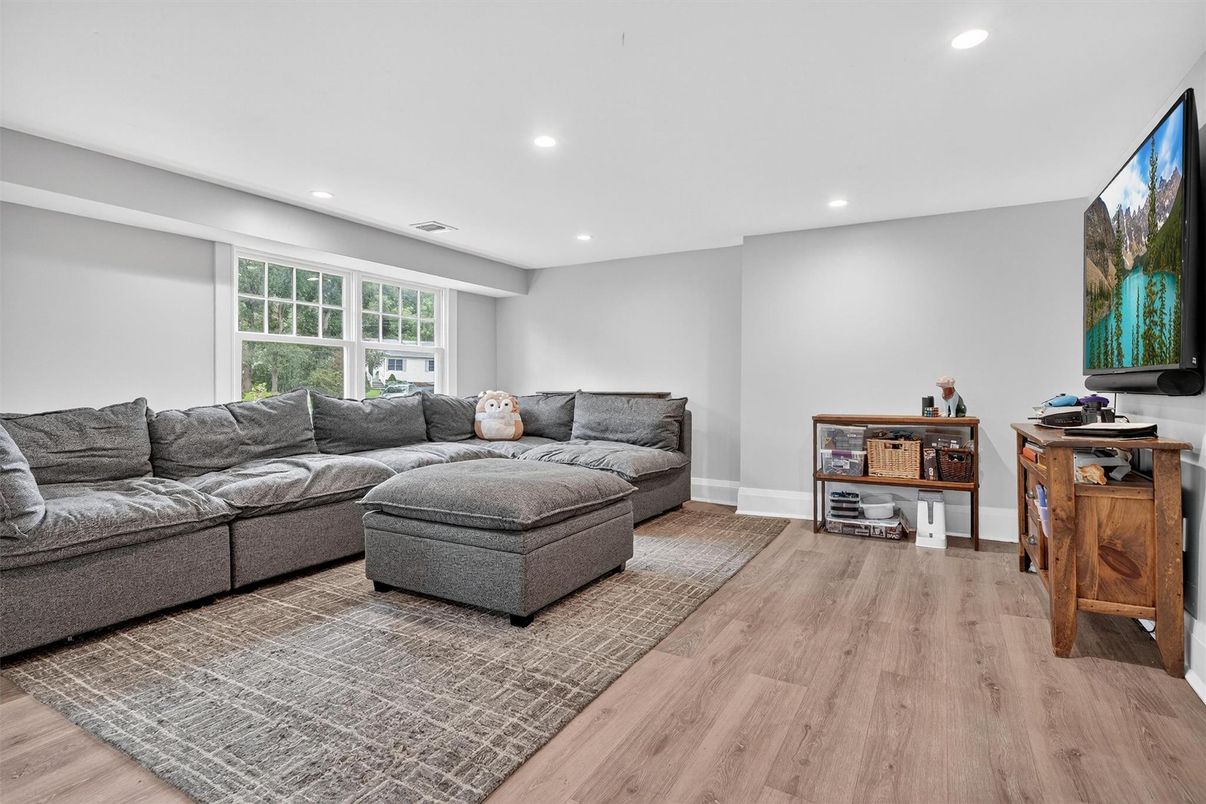 Interior, Living room, Recessed Lighting, Wood Texture Flooring