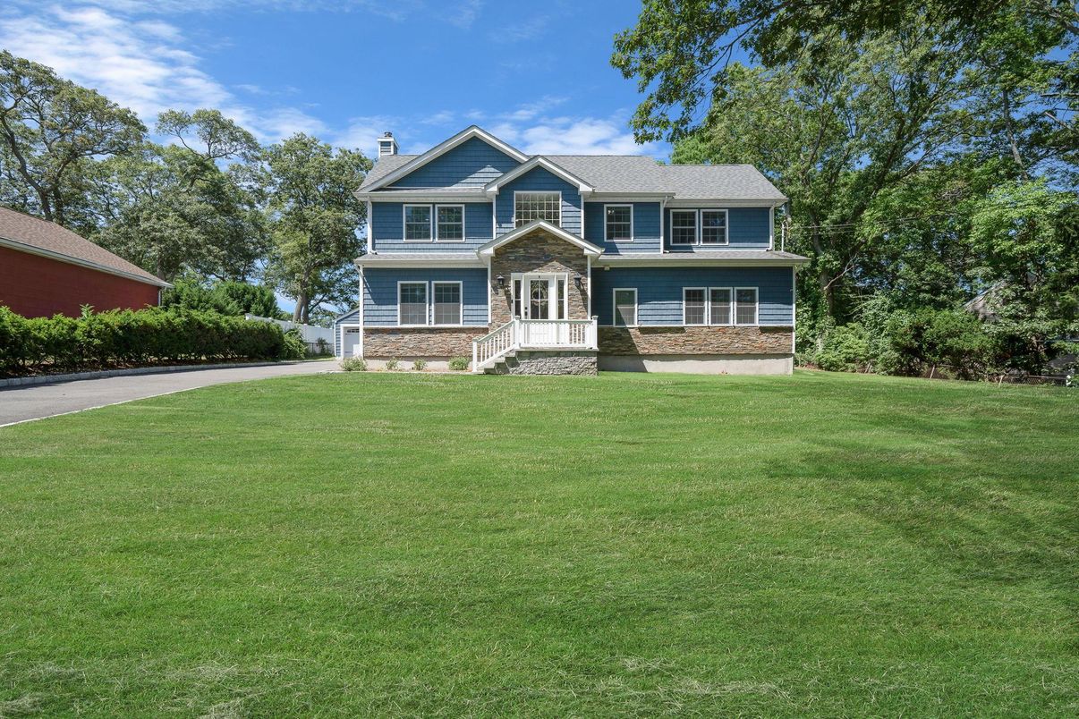 Attached, Backyard, Exterior, Facade, Queen Anne Victorian