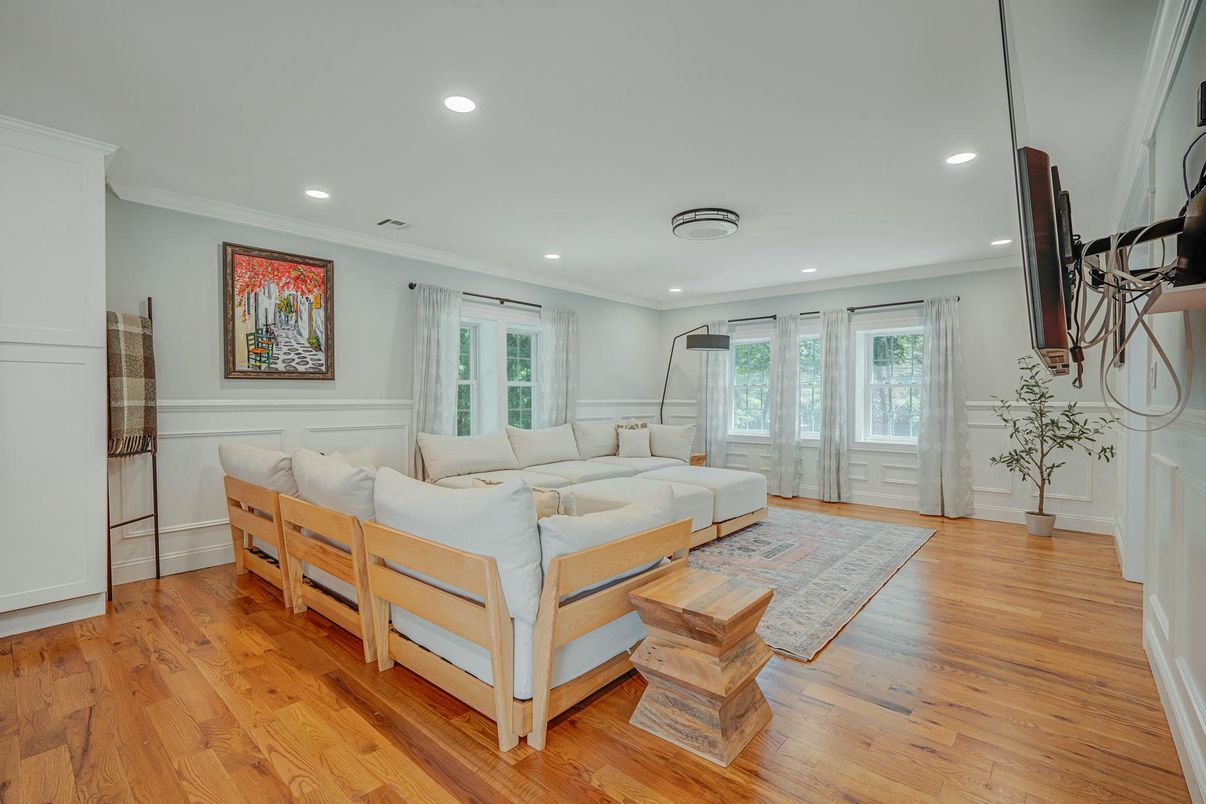 Interior, Living room, Recessed Lighting, Wood Texture Flooring