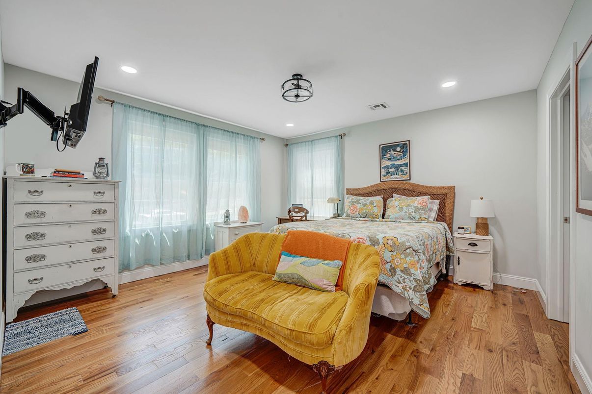 Bedroom, Fitness Equipment, Interior, Recessed Lighting, Wood Texture Flooring