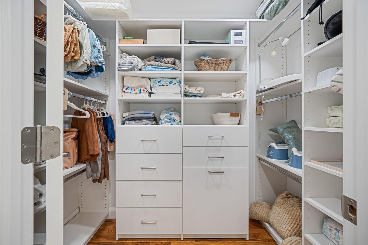 Interior, Walk-in Closets, Wood Texture Flooring