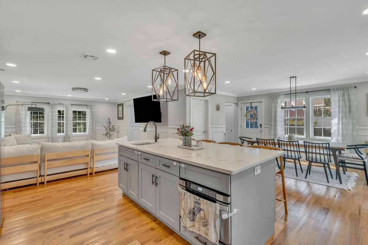 Dining room, Interior, Kitchen, Living room, Pendant Lights, Recessed Lighting, Wood Texture Flooring