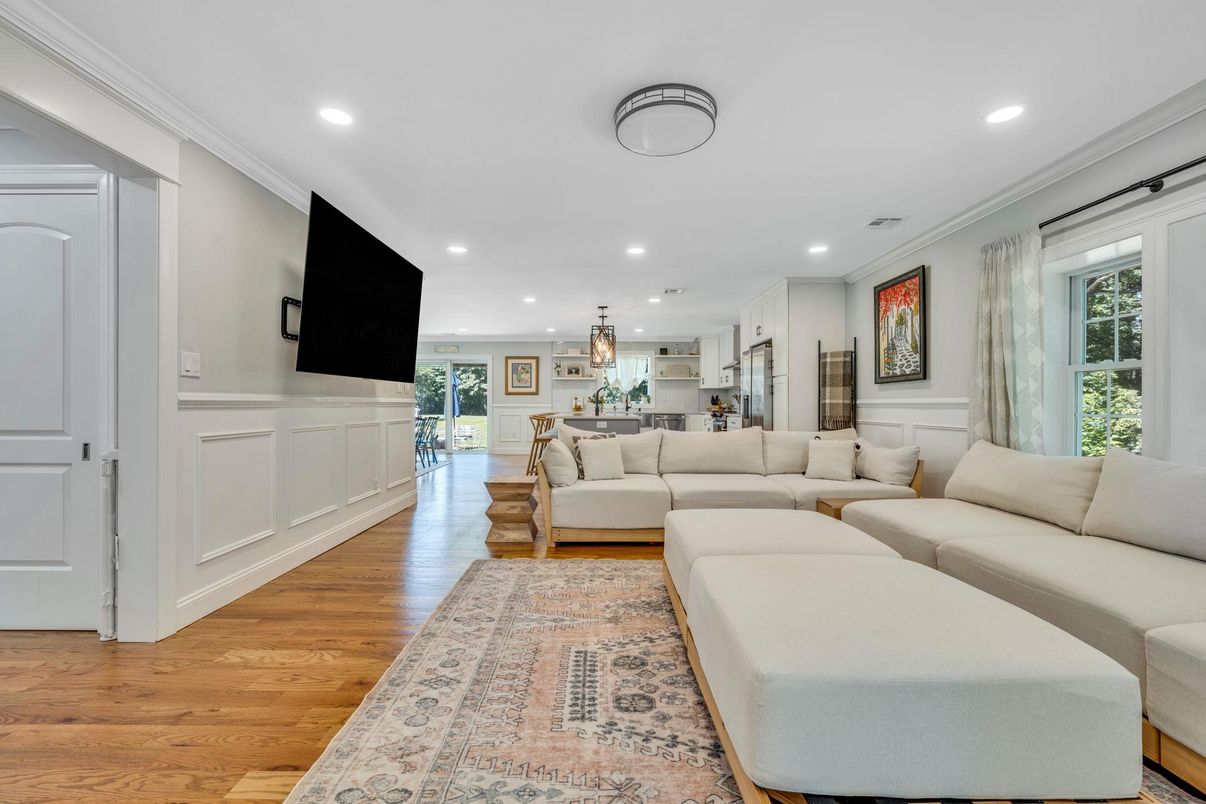 Interior, Kitchen, Living room, Pendant Lights, Recessed Lighting, Wood Texture Flooring