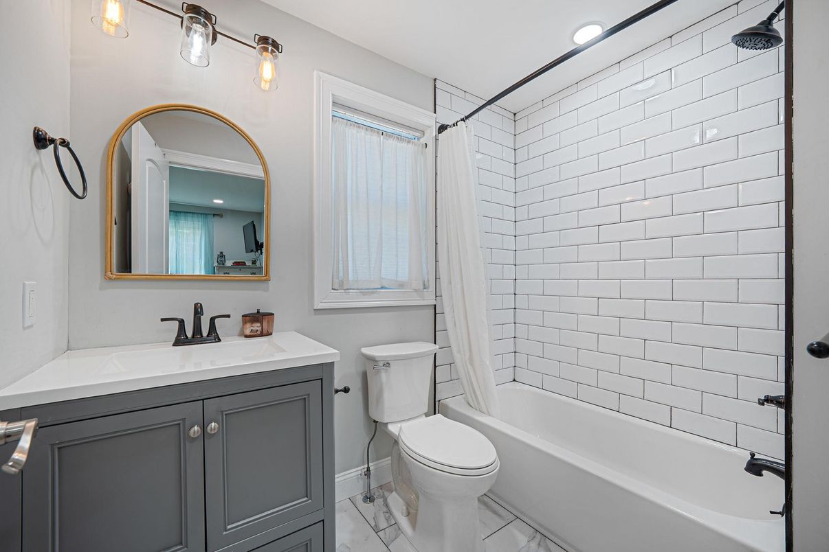 Bathroom, Interior, Marble, Recessed Lighting