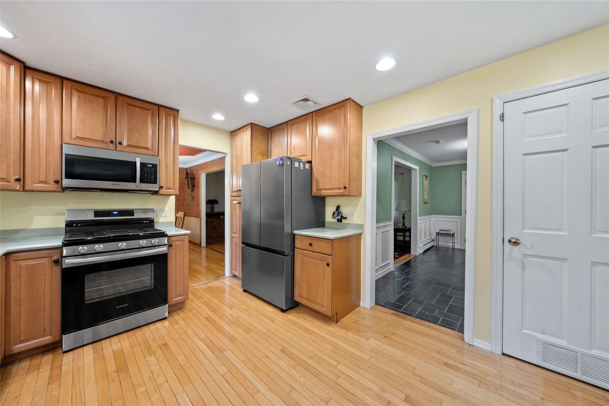 Interior, Kitchen, Recessed Lighting, Wood Texture Flooring
