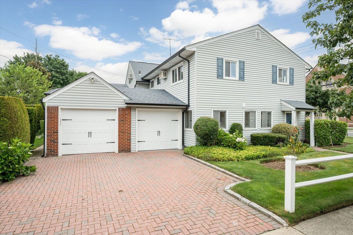 Attached, Exterior, Facade, Brick Facade, Farmhouse