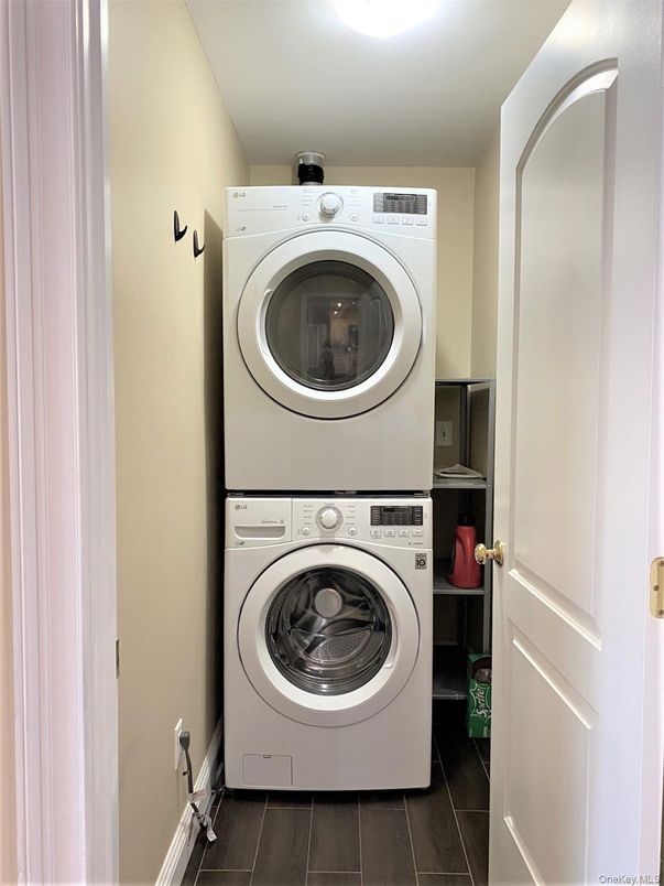 Interior, Utility Closets, Washer, Wood Texture Flooring