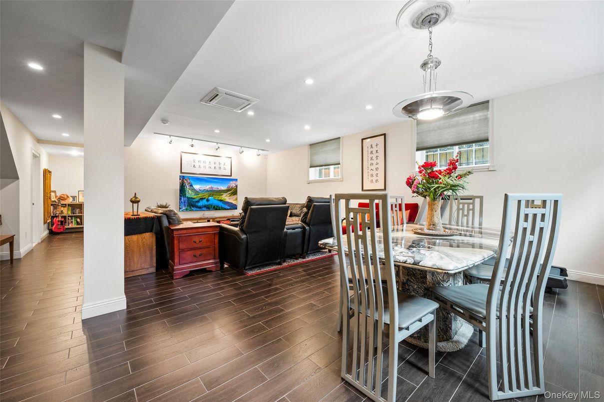 Dining room, Interior, Living room, Pendant Lights, Recessed Lighting, Wood Texture Flooring