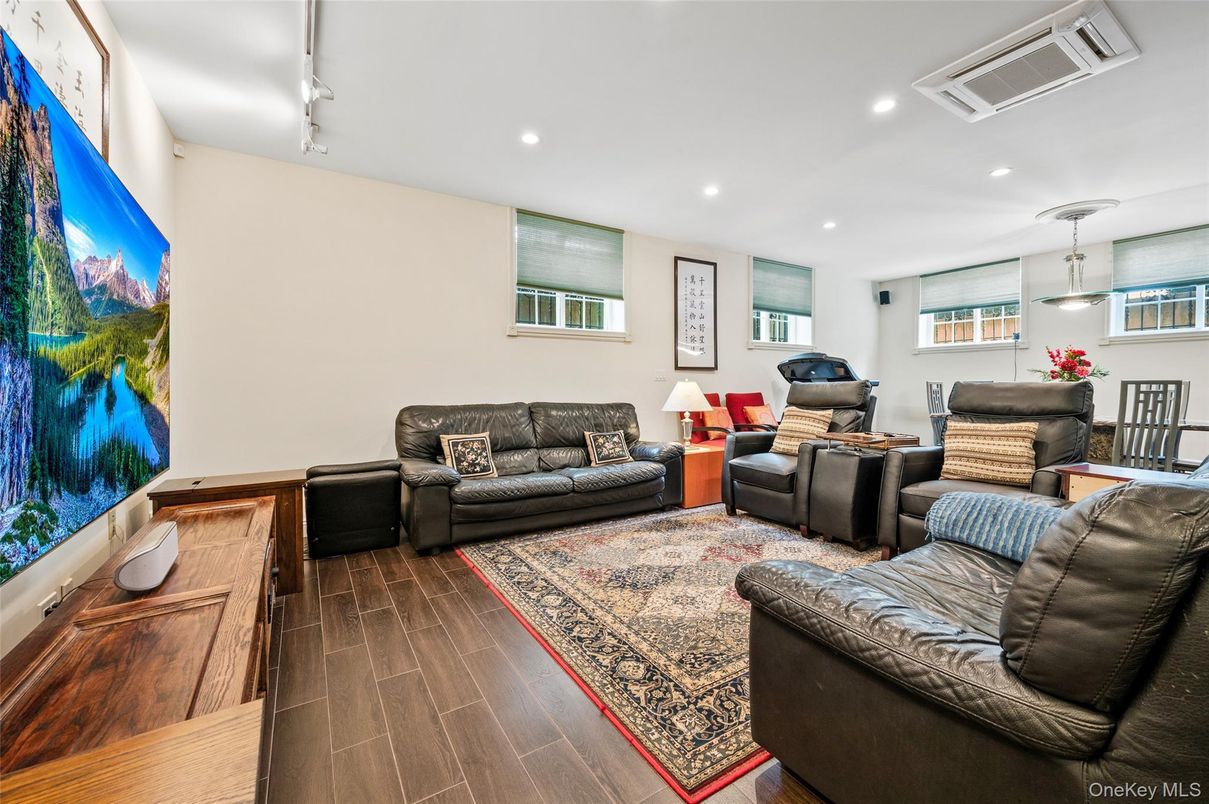 Interior, Living room, Pendant Lights, Recessed Lighting, Wood Texture Flooring