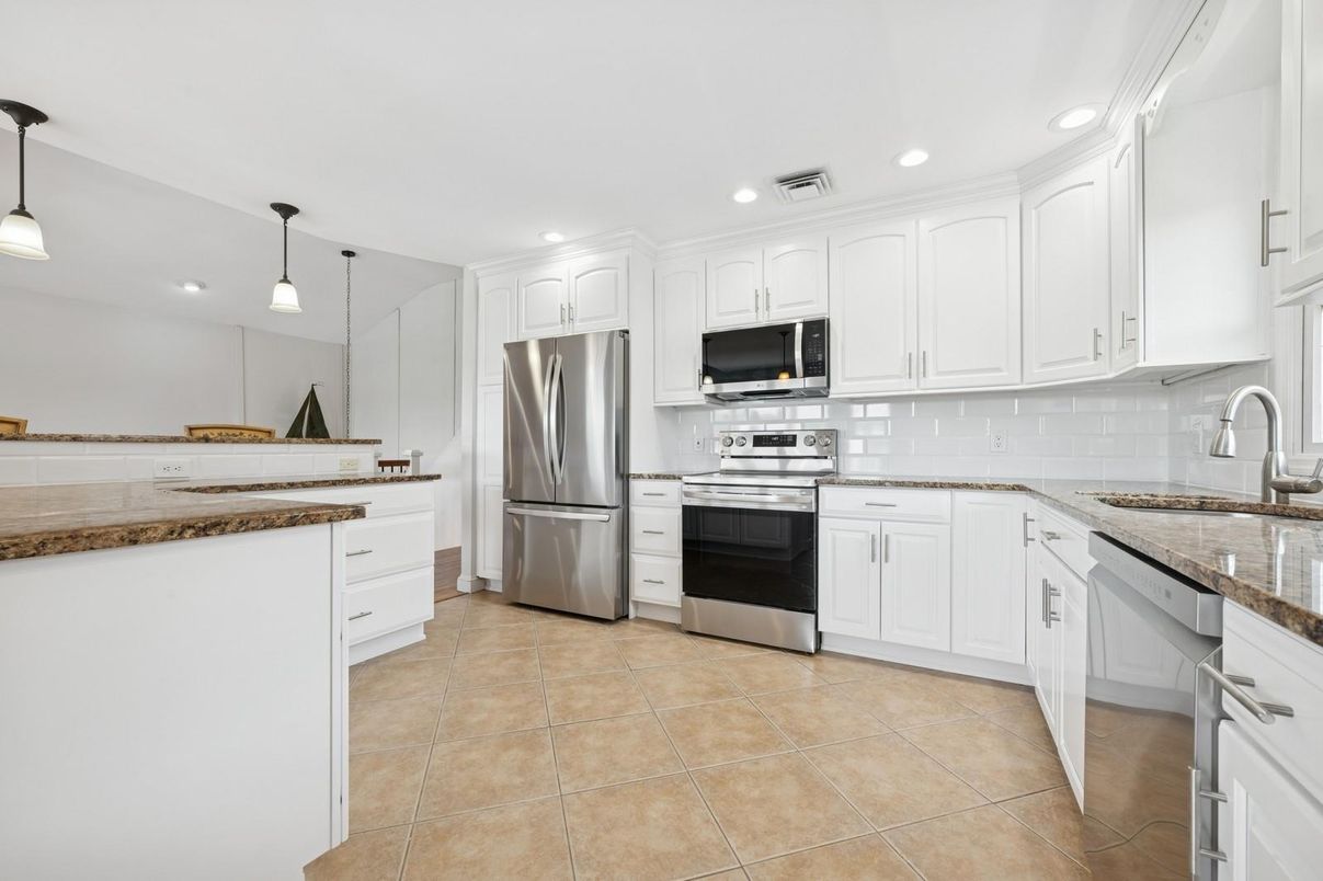 Interior, Kitchen, Pendant Lights, Recessed Lighting, Stainless Steel Appliances