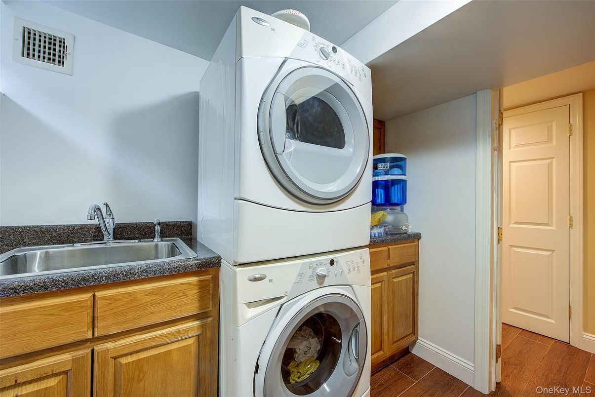 Interior, Utility Closets, Washer, Wood Texture Flooring