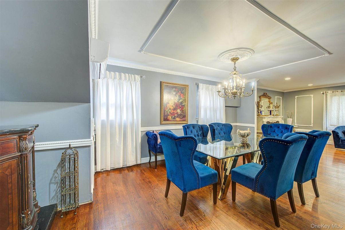 Chandelier, Dining room, Interior, Recessed Lighting, Wood Texture Flooring