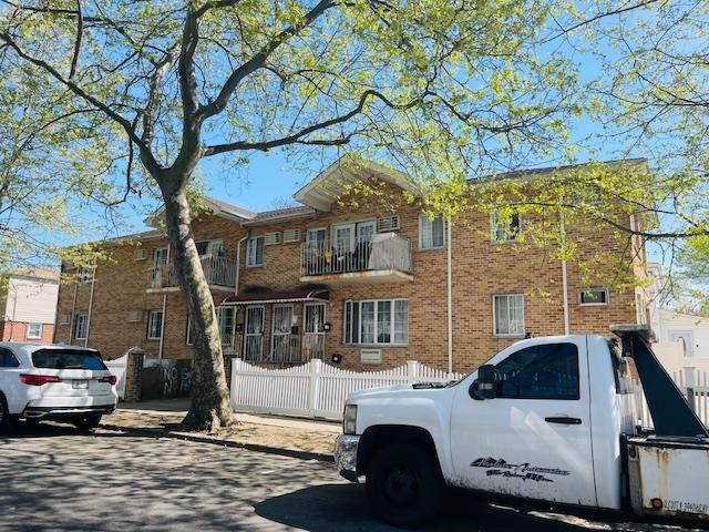 Exterior, Facade, Brick Facade, Rowhouse