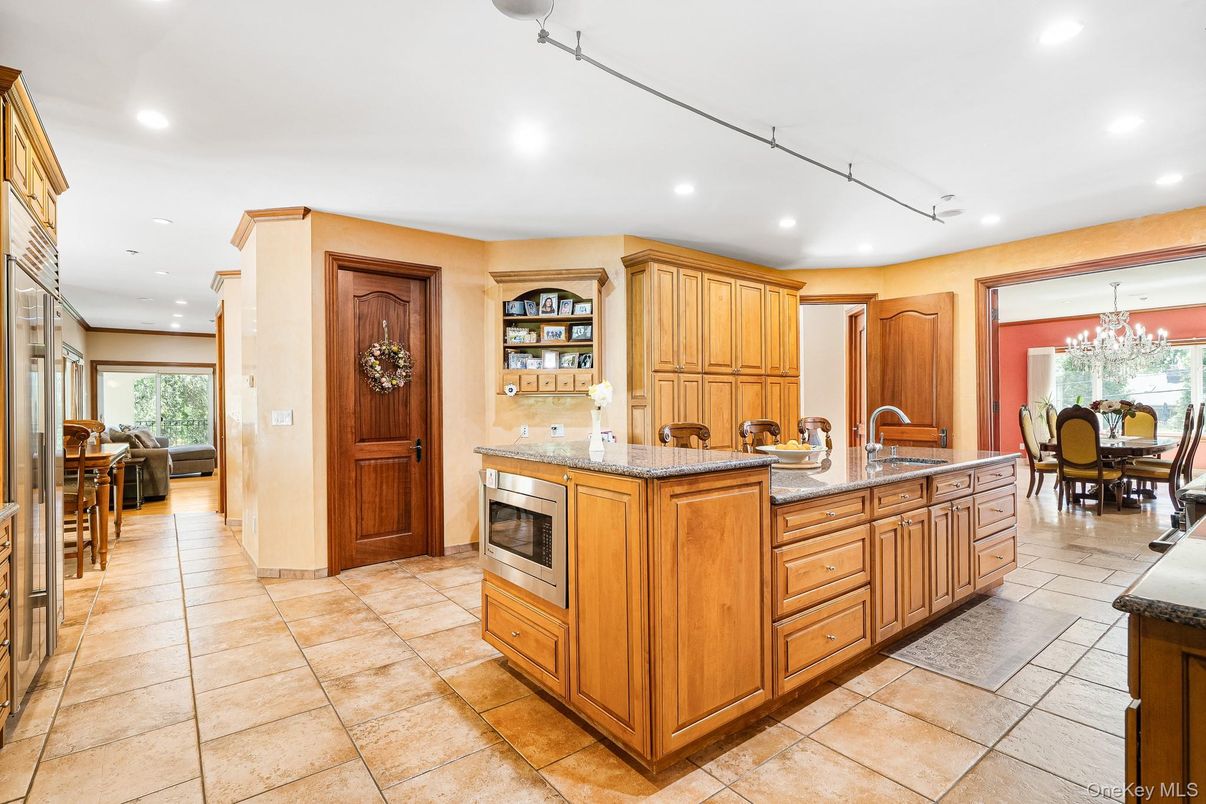 Chandelier, Dining room, Interior, Kitchen, Recessed Lighting