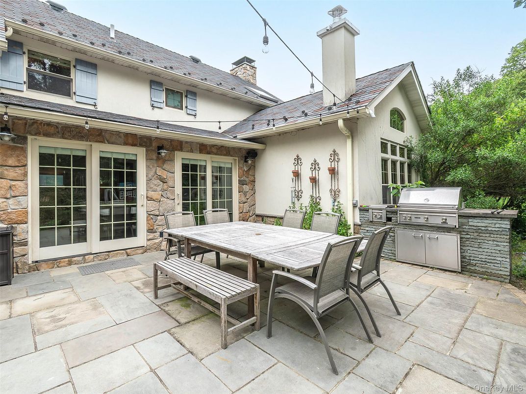 Exterior, Outdoor Kitchen