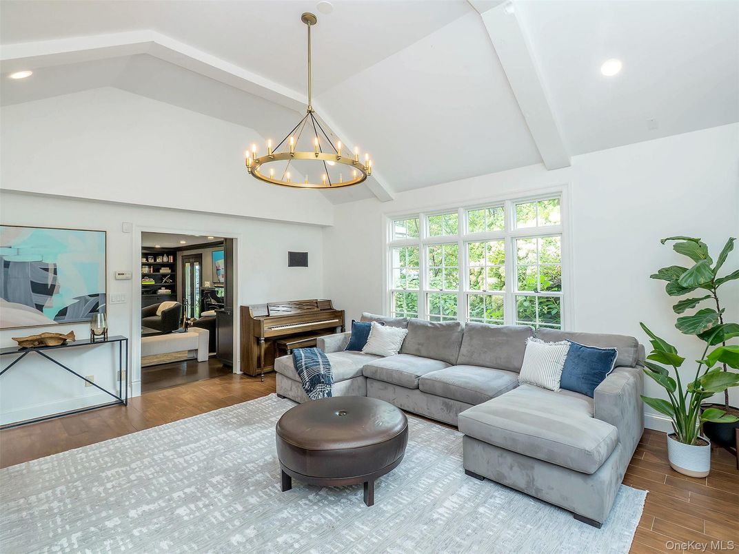 Chandelier, Interior, Living room, Piano, Recessed Lighting, Wood Texture Flooring