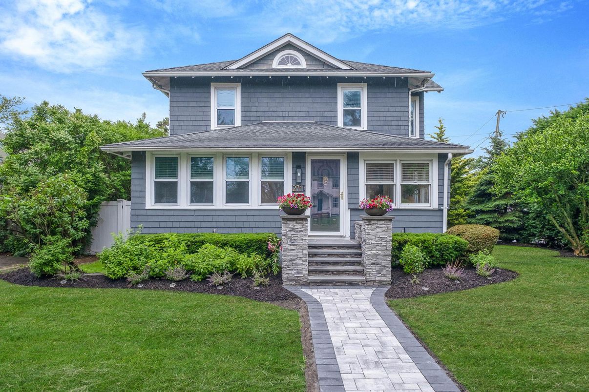 Exterior, Facade, American Foursquare