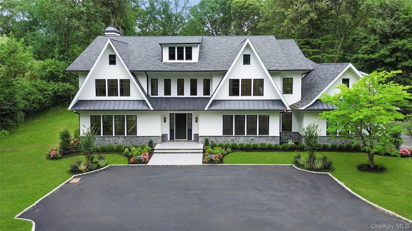 Exterior, Facade, Farmhouse