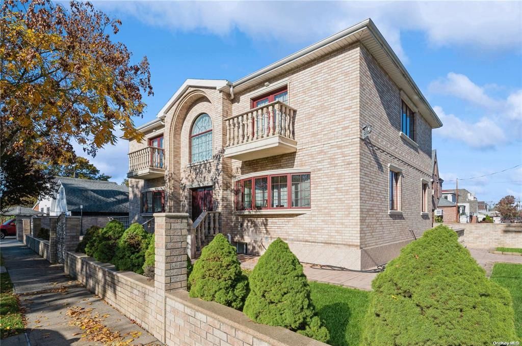 Exterior, Facade, Brick Facade, Brick Traditional