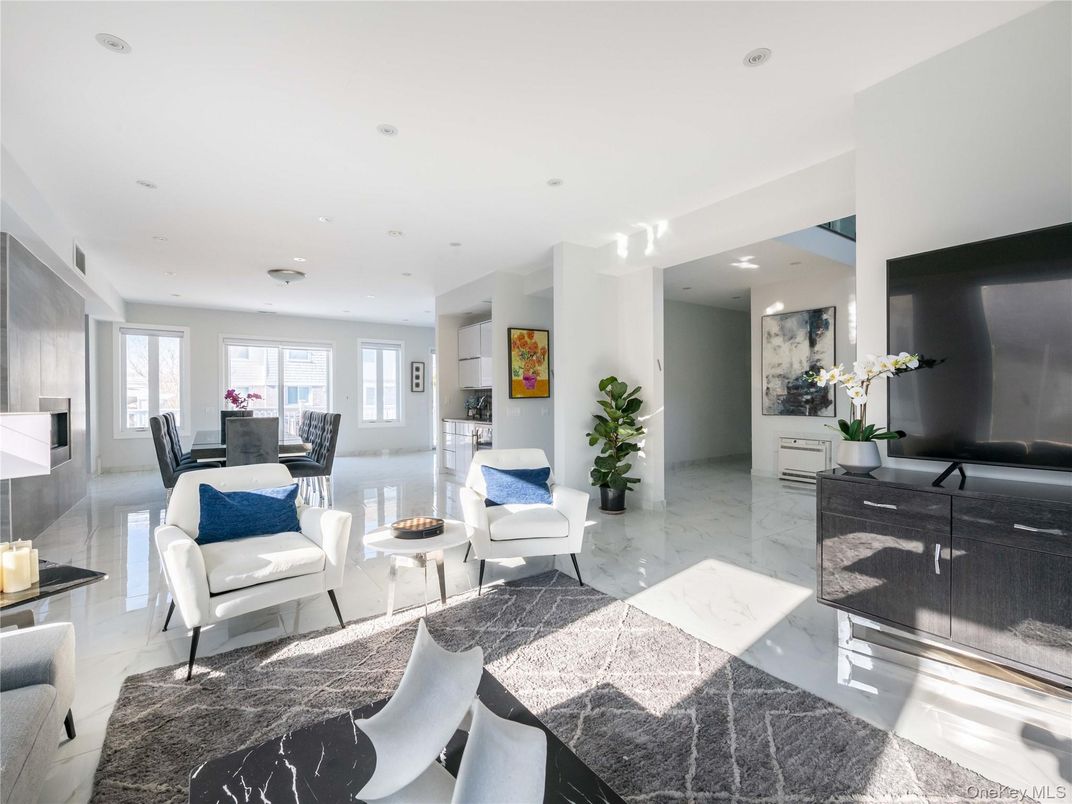 Dining room, Interior, Living room, Marble, Recessed Lighting