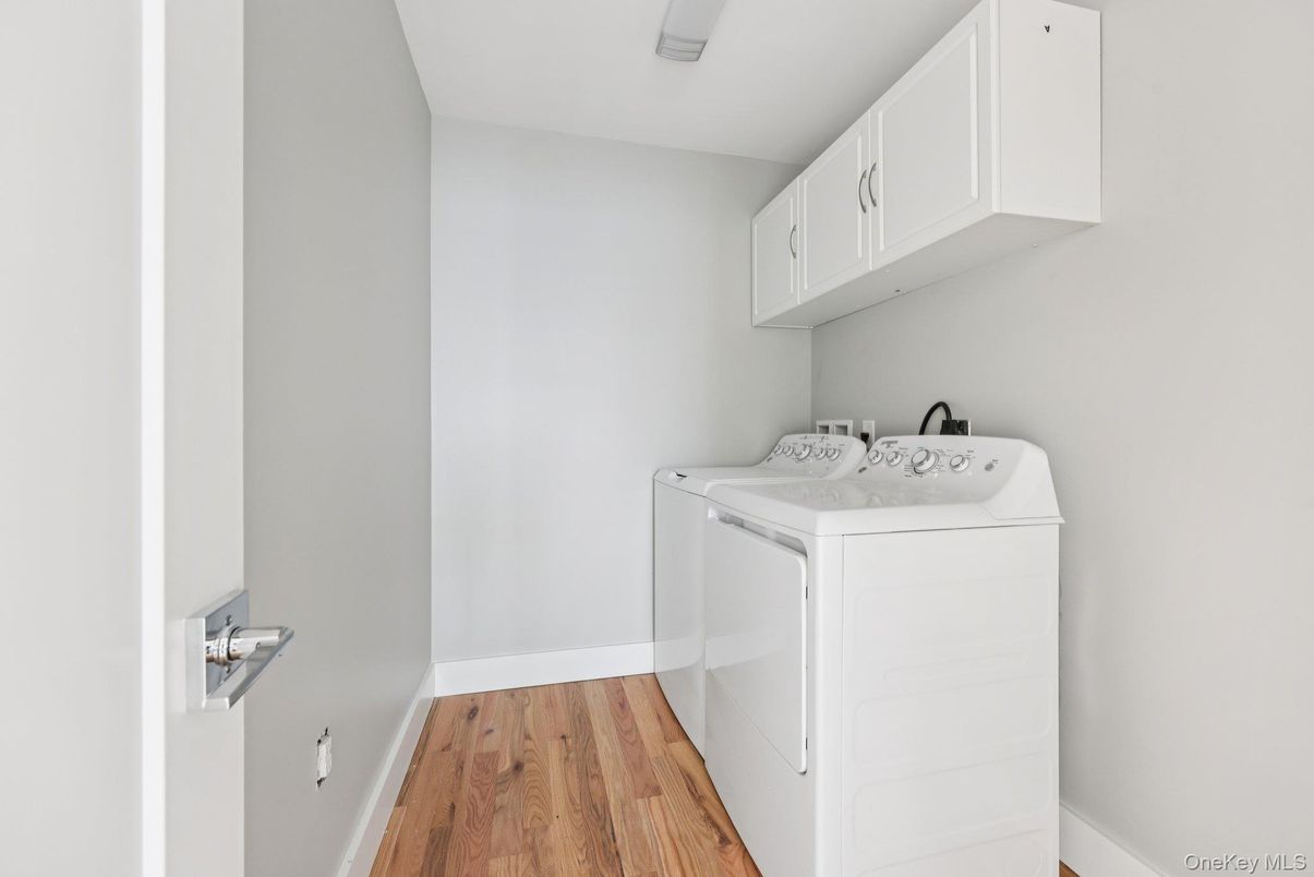 Interior, Washer, Wood Texture Flooring