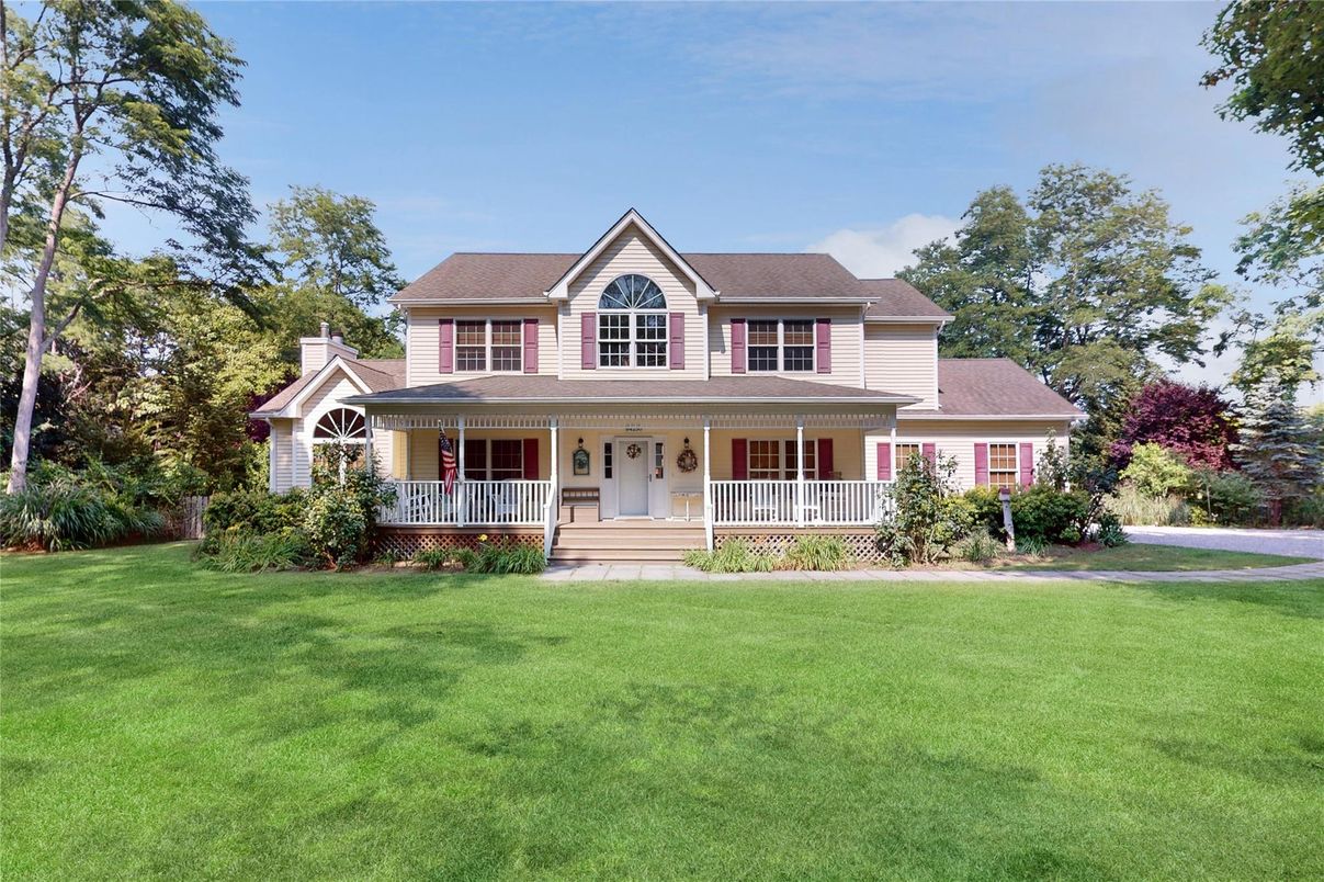 Backyard, Exterior, Facade, Farmhouse