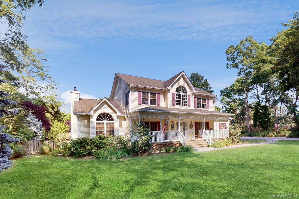 Backyard, Exterior, Facade, Queen Anne Victorian