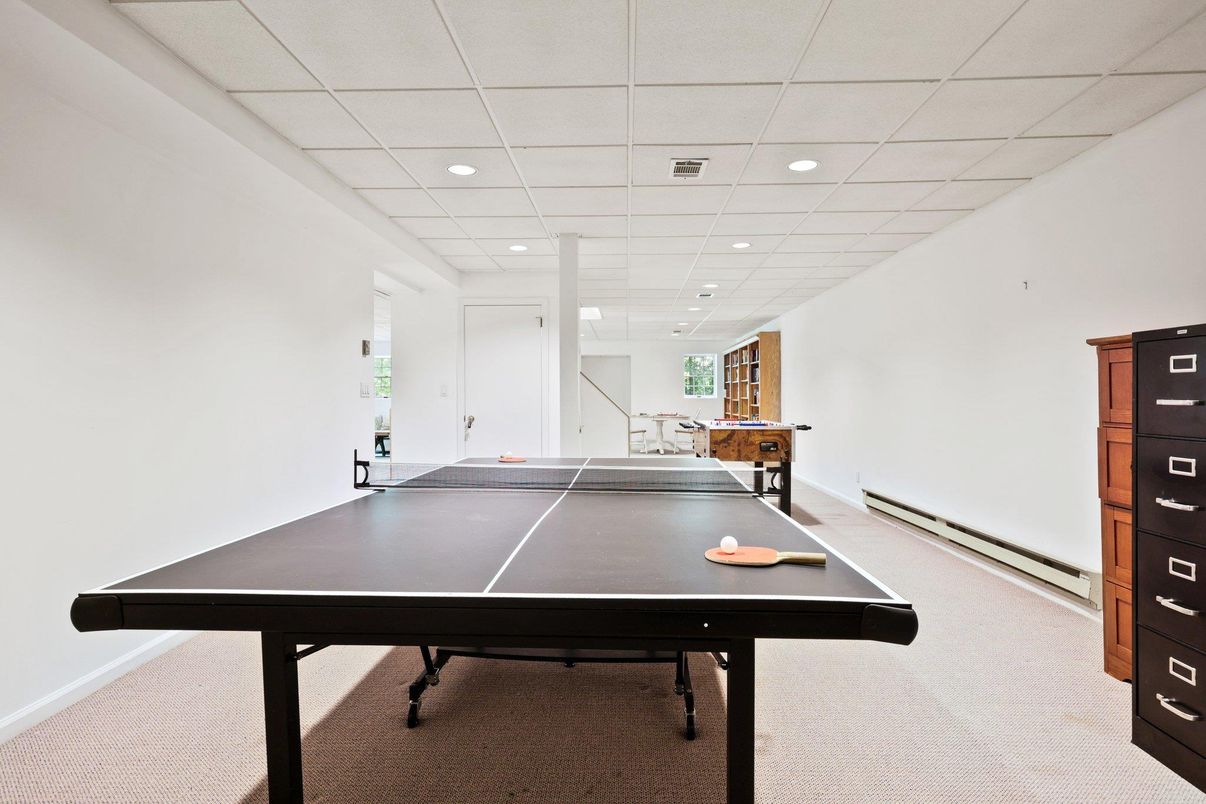 Game Room, Interior, Recessed Lighting