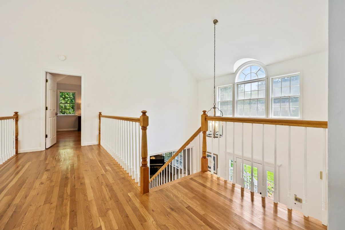 Interior, Pendant Lights, Wood Texture Flooring