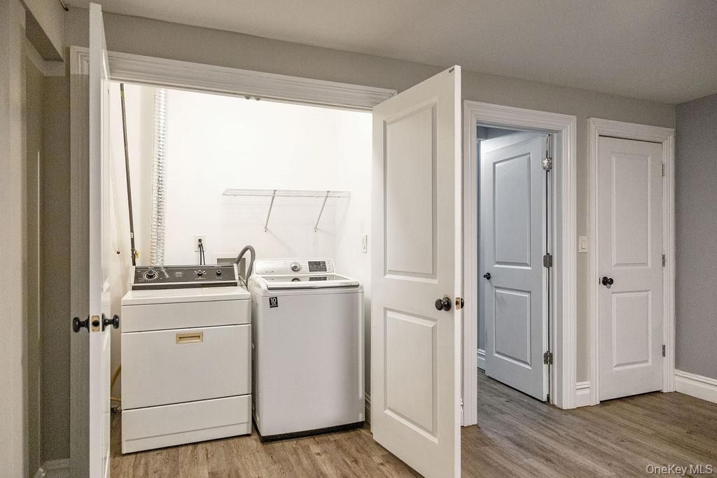 Interior, Utility Closets, Washer, Wood Texture Flooring