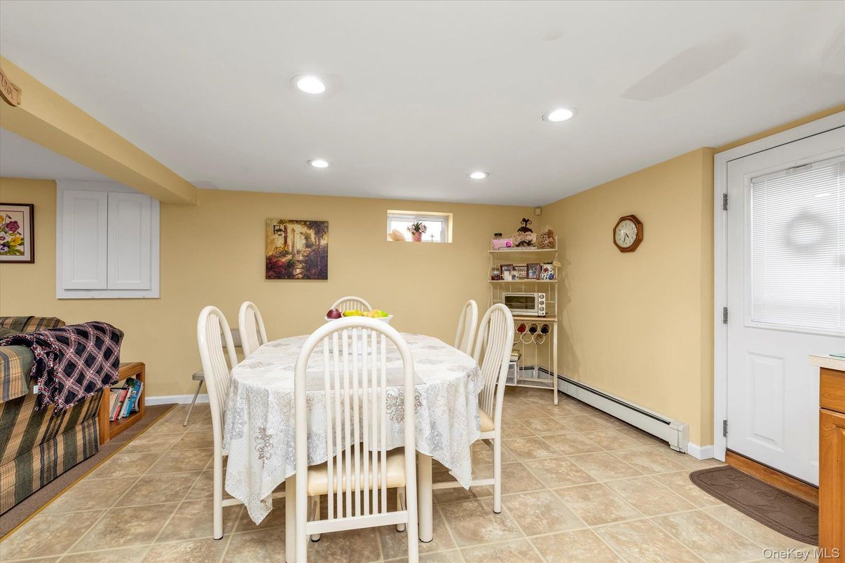 Dining room, Interior, Recessed Lighting