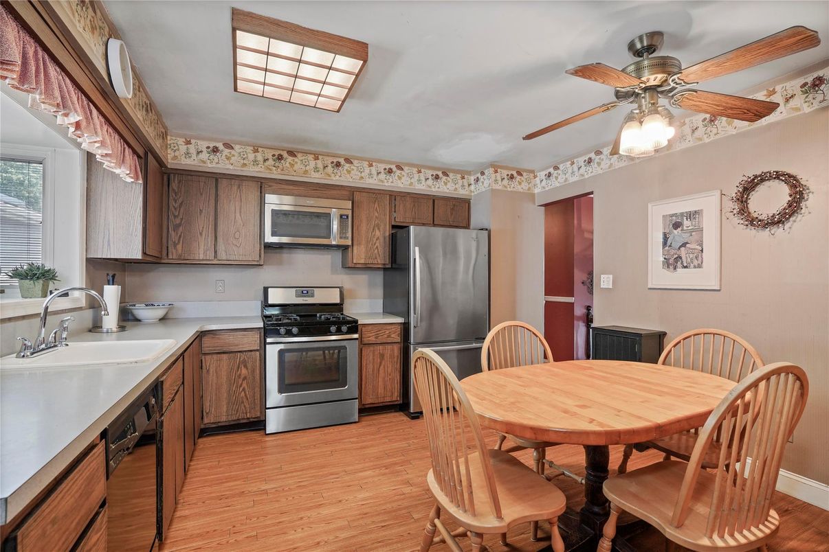 Dining room, Interior, Kitchen, Stainless Steel Appliances, Wood Texture Flooring