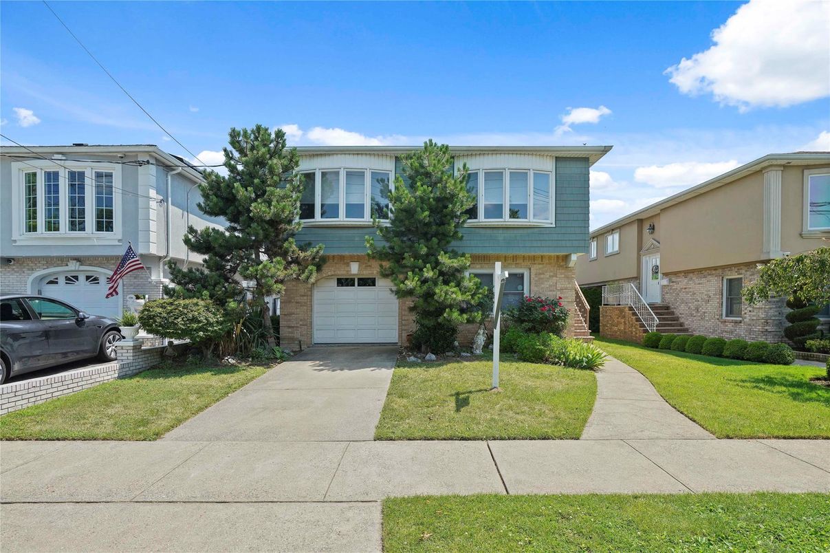 Attached, Exterior, Facade, Raised Ranch