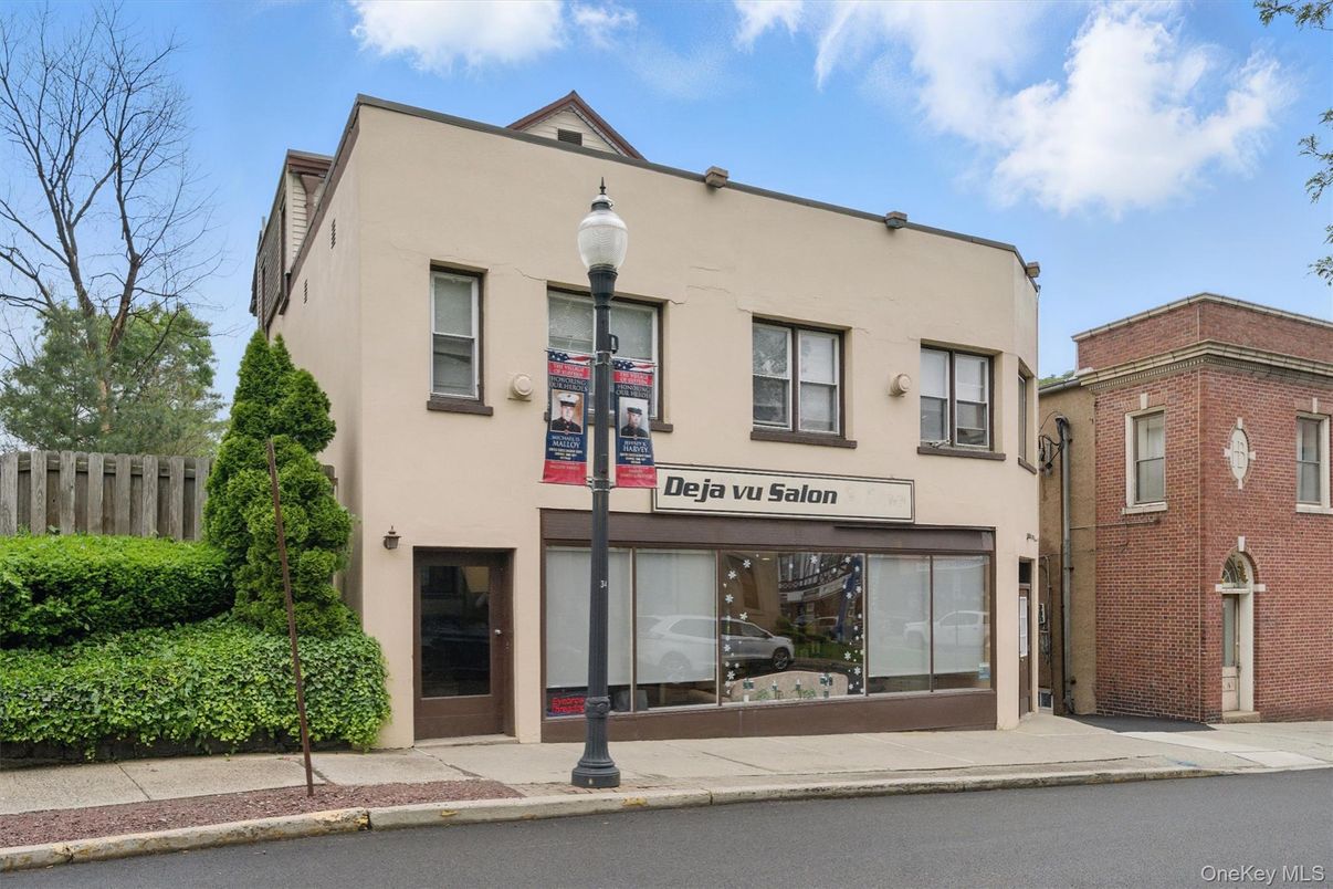 Exterior, Facade, Brick Facade, Rowhouse