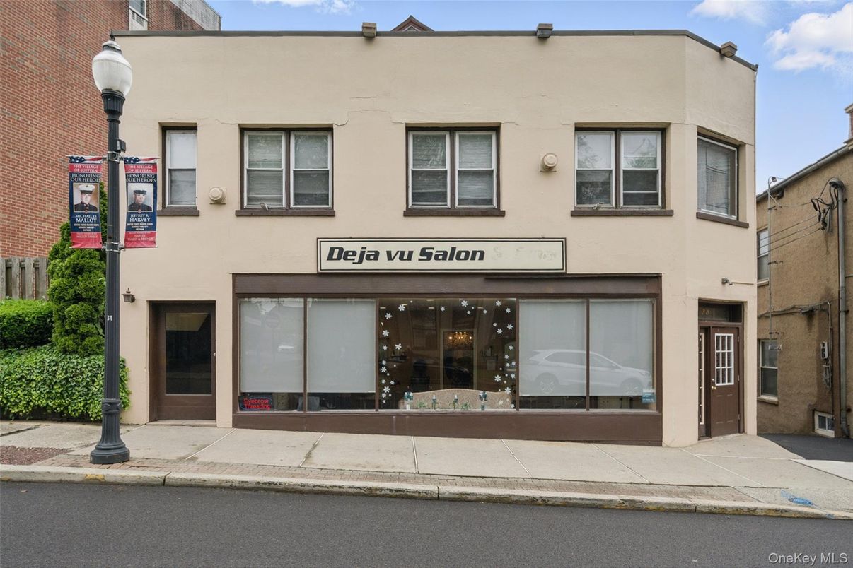 Exterior, Facade, Rowhouse