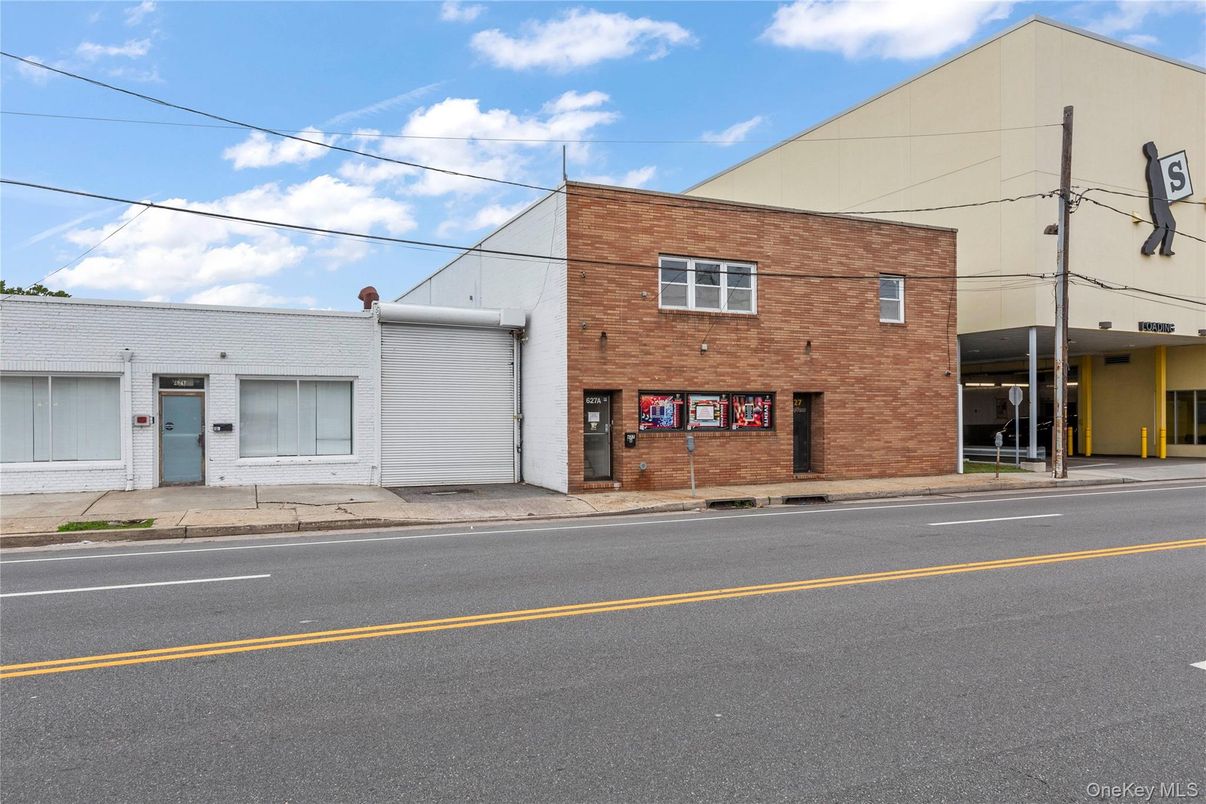 Exterior, Facade, Brick Facade, Rowhouse