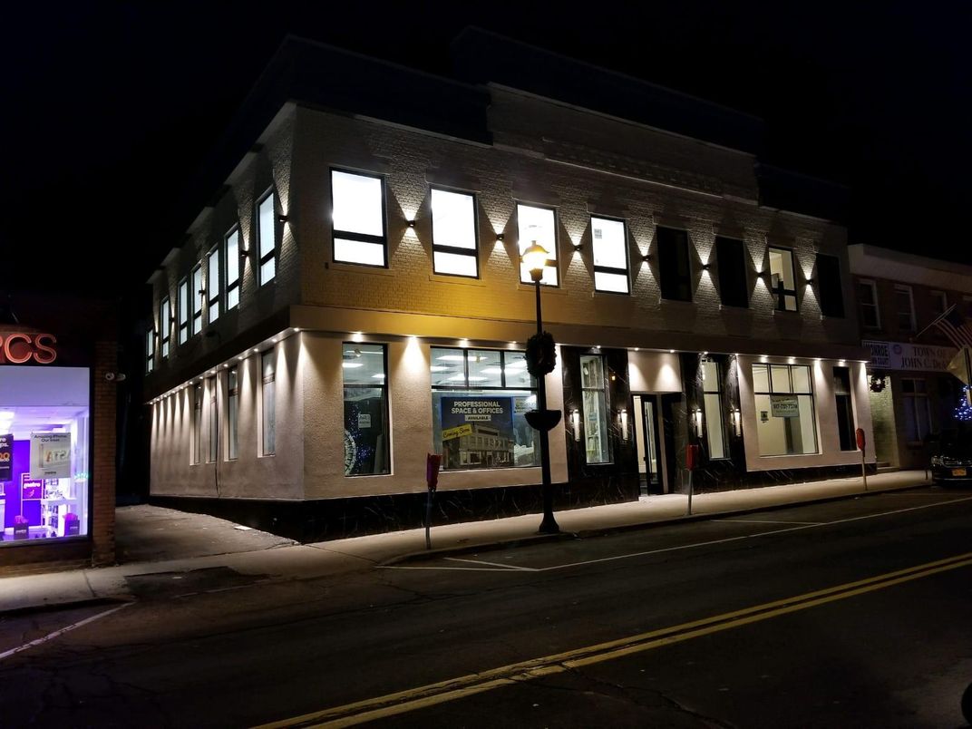 Exterior, Facade, Modern