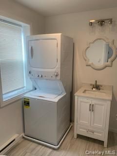 Interior, Utility Closets, Washer, Wood Texture Flooring