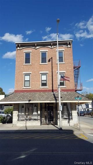 Exterior, Facade, Brick Facade, Rowhouse