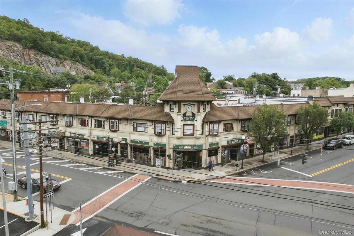 Exterior, Facade, None