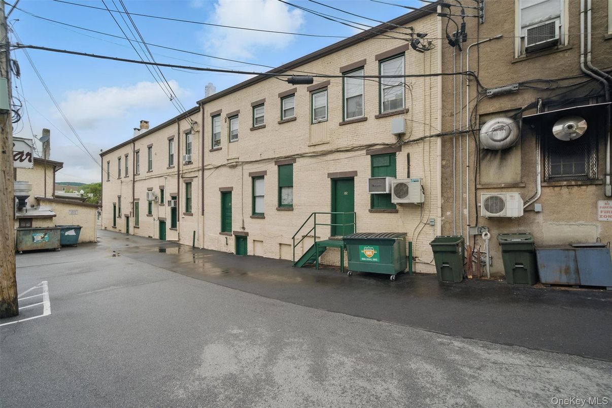 Exterior, Facade, Rowhouse