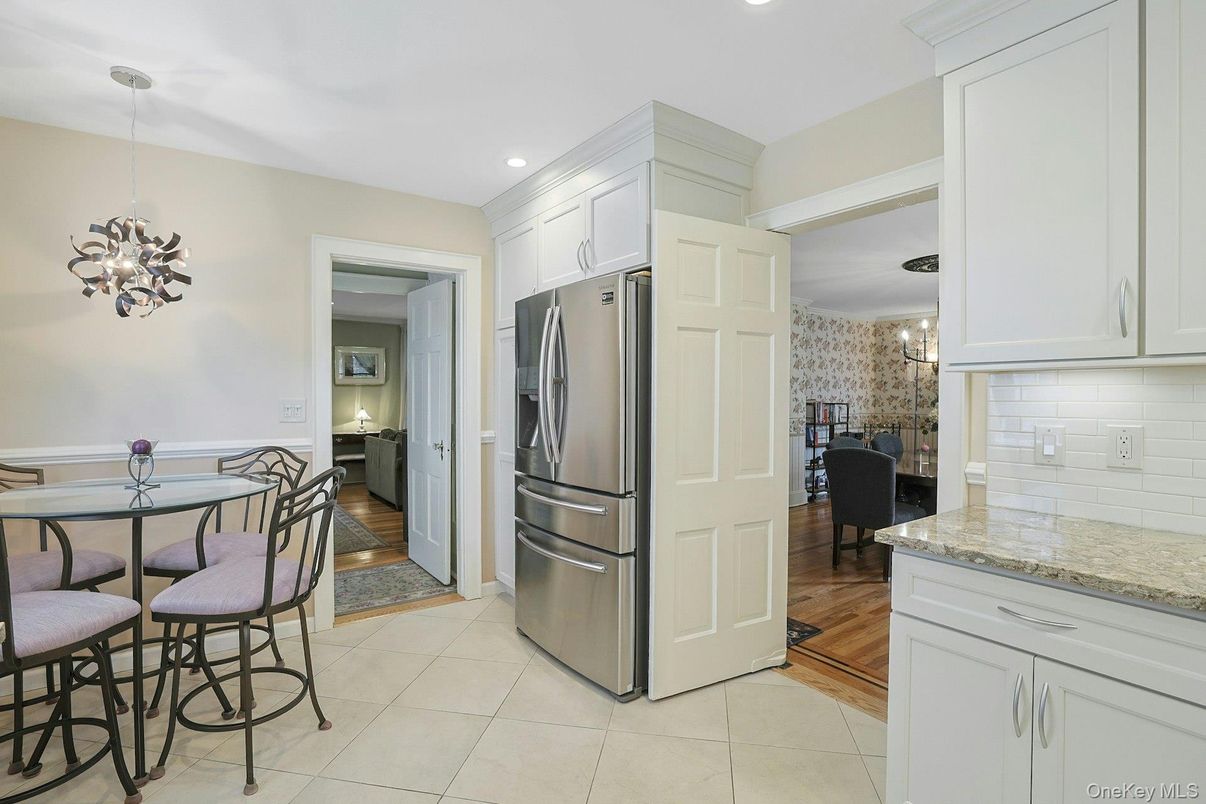 Dining room, Interior, Kitchen, Pendant Lights, Recessed Lighting, Wood Texture Flooring