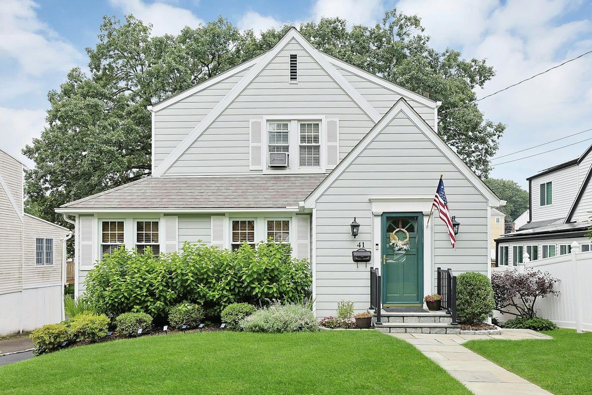 Exterior, Facade, Farmhouse