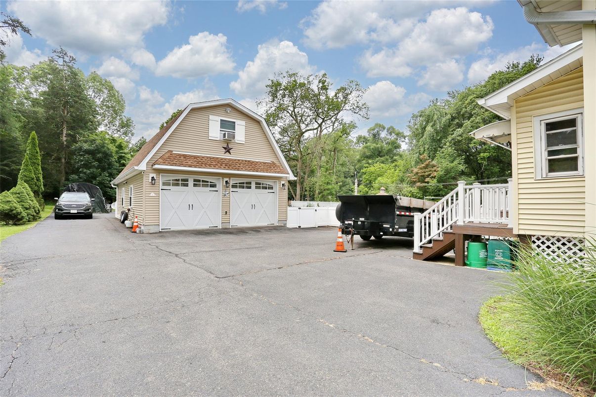 Detached Garage, Exterior