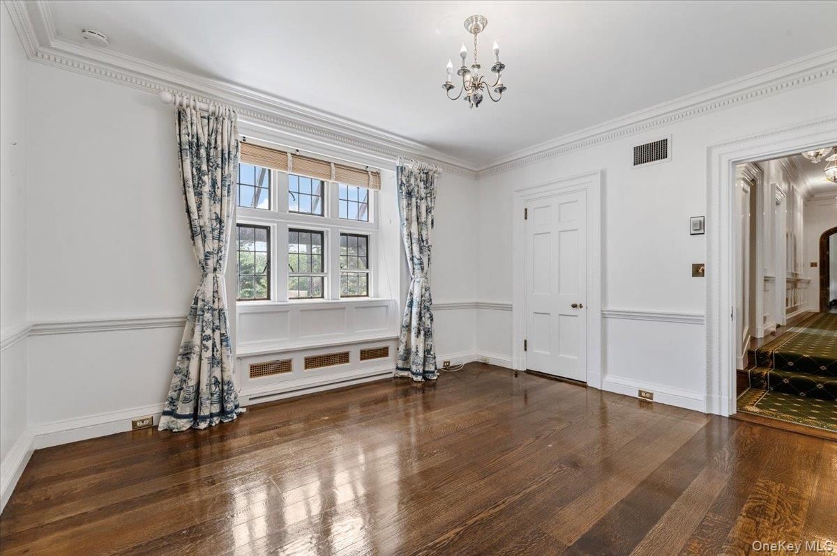 Chandelier, Empty room, Interior, Wood Texture Flooring