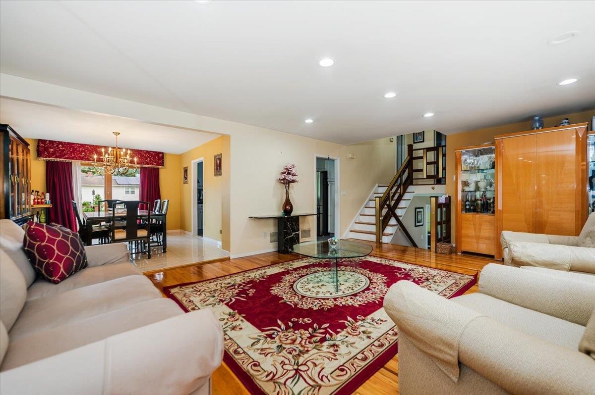 Chandelier, Dining room, Interior, Living room, Recessed Lighting, Wood Texture Flooring