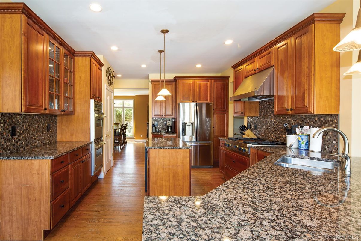 Dining room, Interior, Kitchen, Pendant Lights, Recessed Lighting, Stainless Steel Appliances, Wood Texture Flooring
