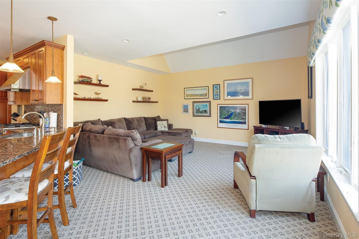 Dining room, Interior, Living room, Pendant Lights, Recessed Lighting