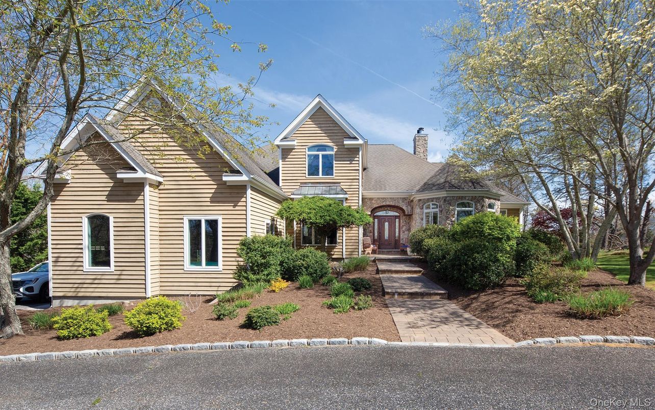 Exterior, Facade, Queen Anne Victorian