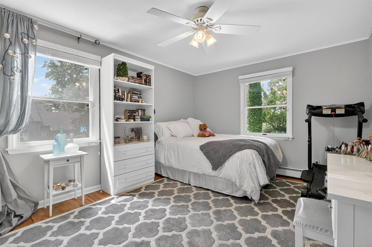 Bedroom, Fitness Equipment, Interior, Wood Texture Flooring